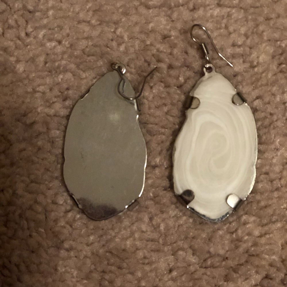 Dangle Geode earrings. - Picture 2 of 3